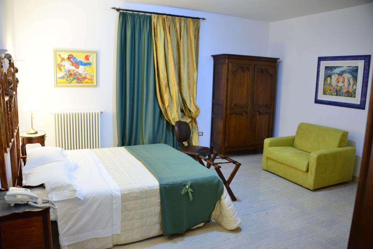 Hotel Villa Leuzzi Salice Salentino Exterior photo