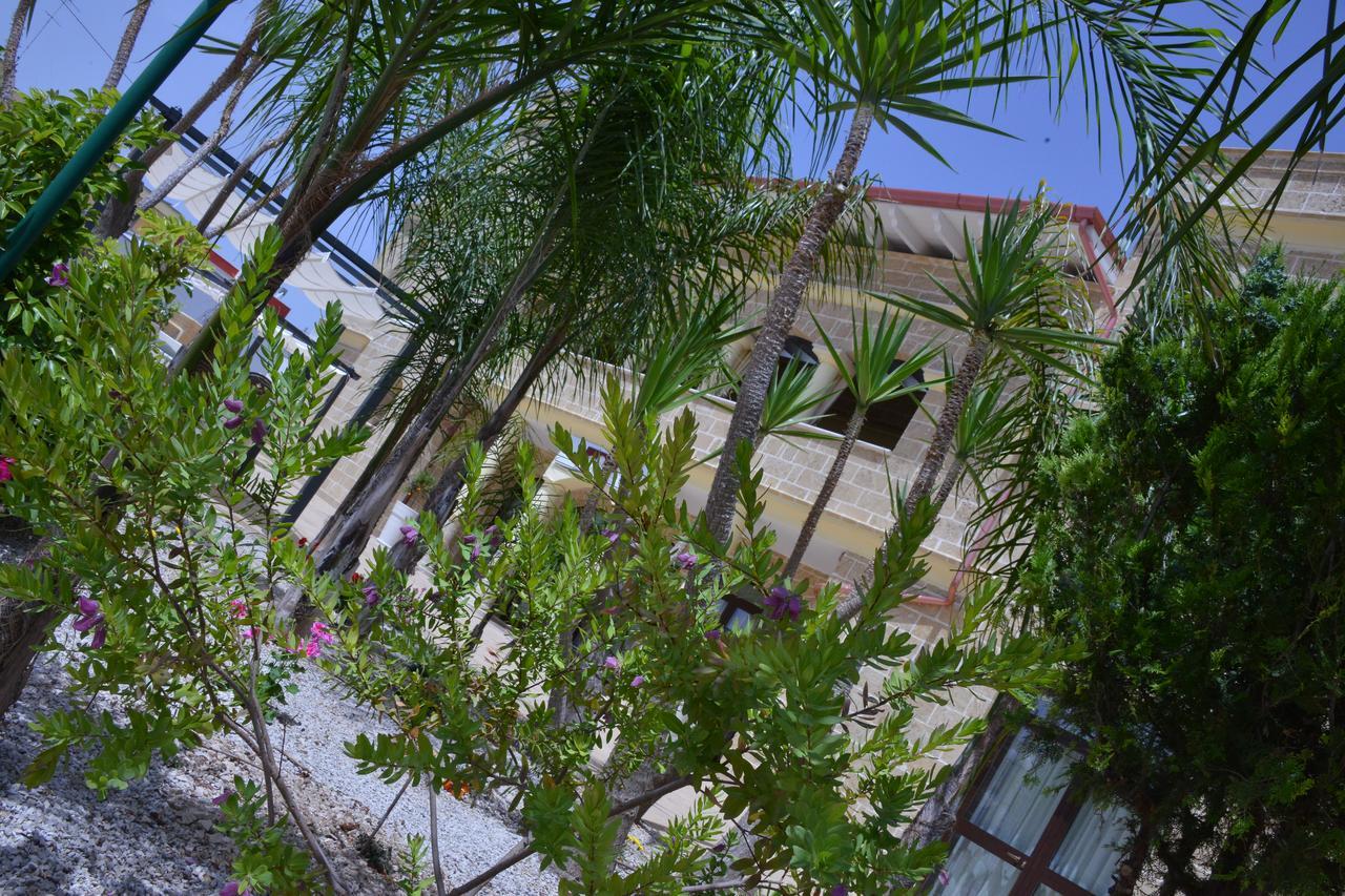 Hotel Villa Leuzzi Salice Salentino Exterior photo
