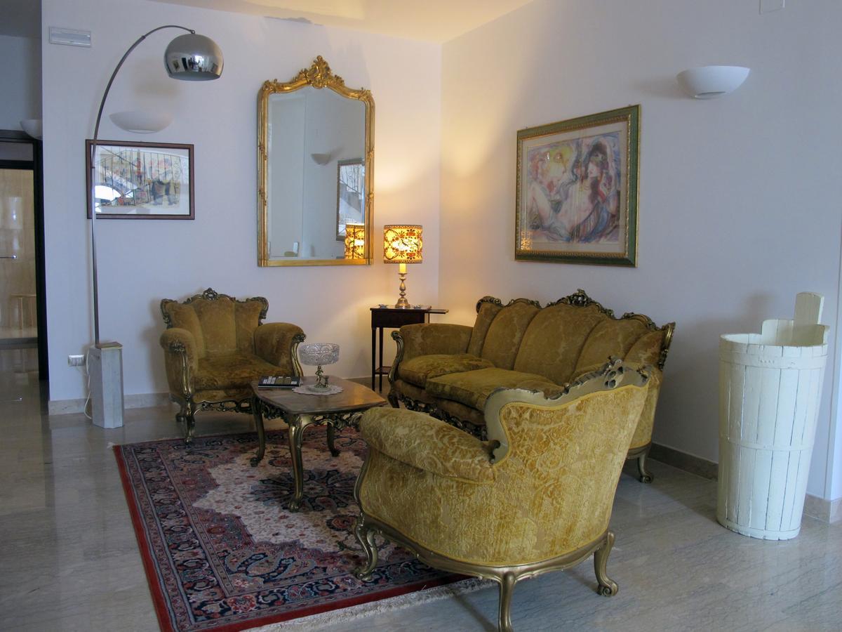 Hotel Villa Leuzzi Salice Salentino Exterior photo