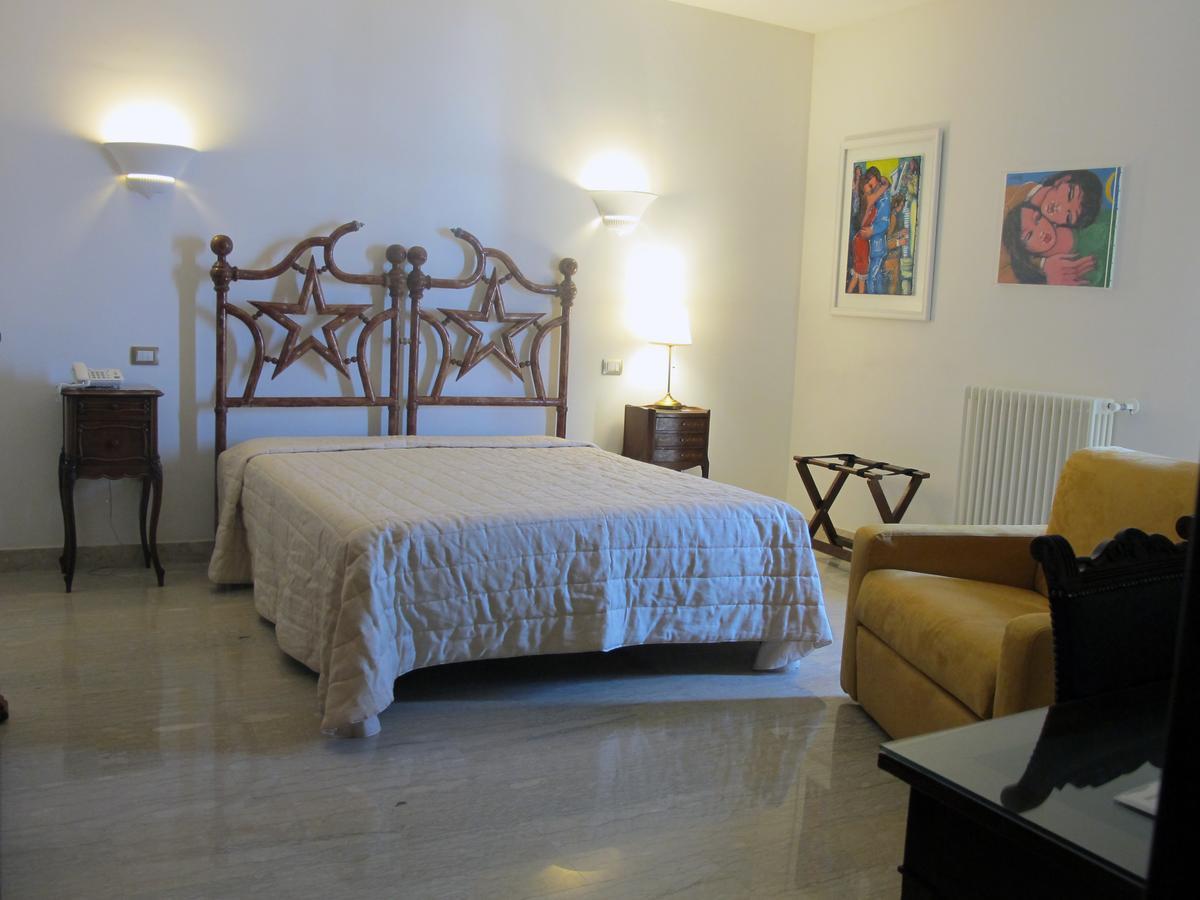 Hotel Villa Leuzzi Salice Salentino Exterior photo