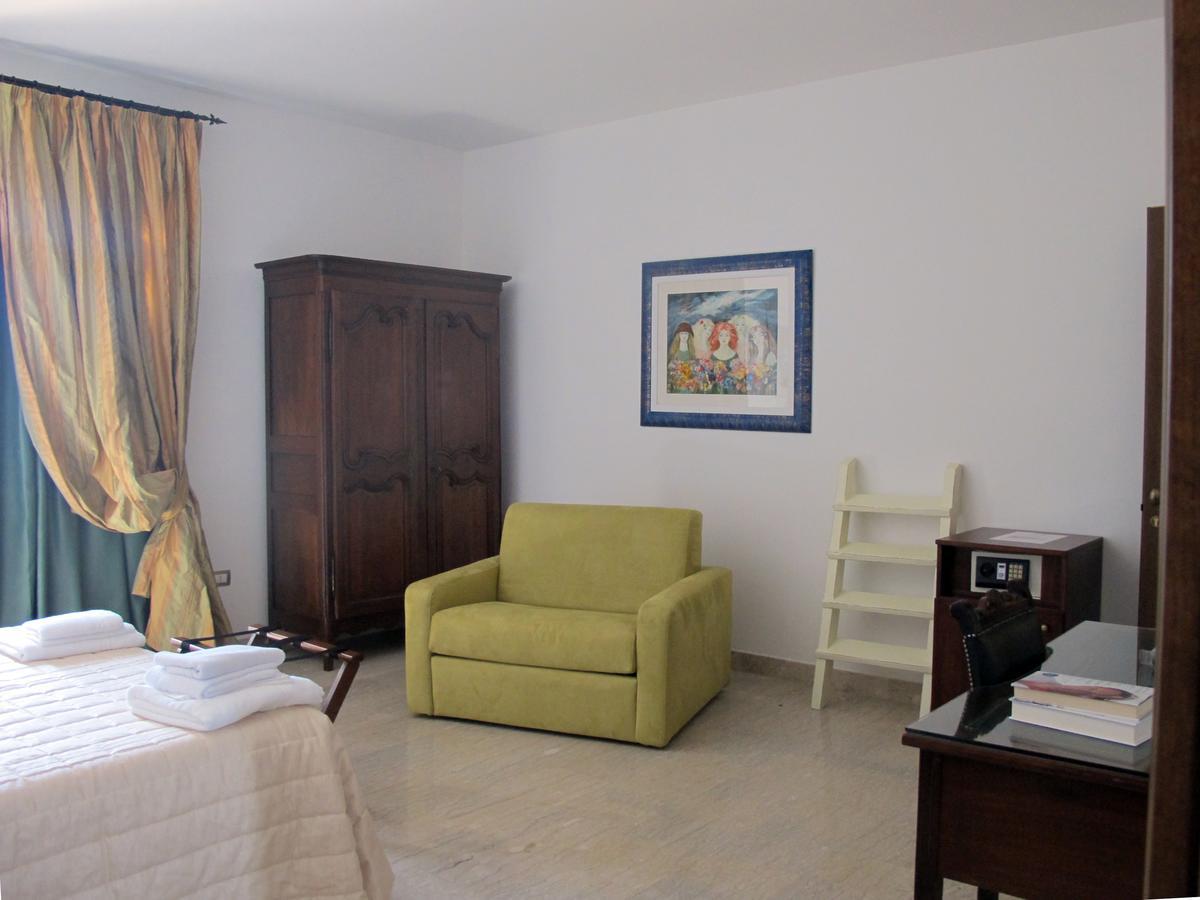 Hotel Villa Leuzzi Salice Salentino Exterior photo