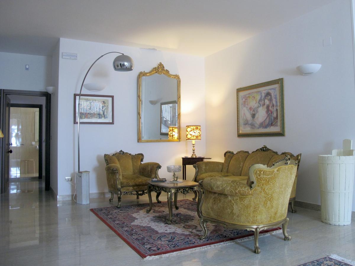 Hotel Villa Leuzzi Salice Salentino Exterior photo