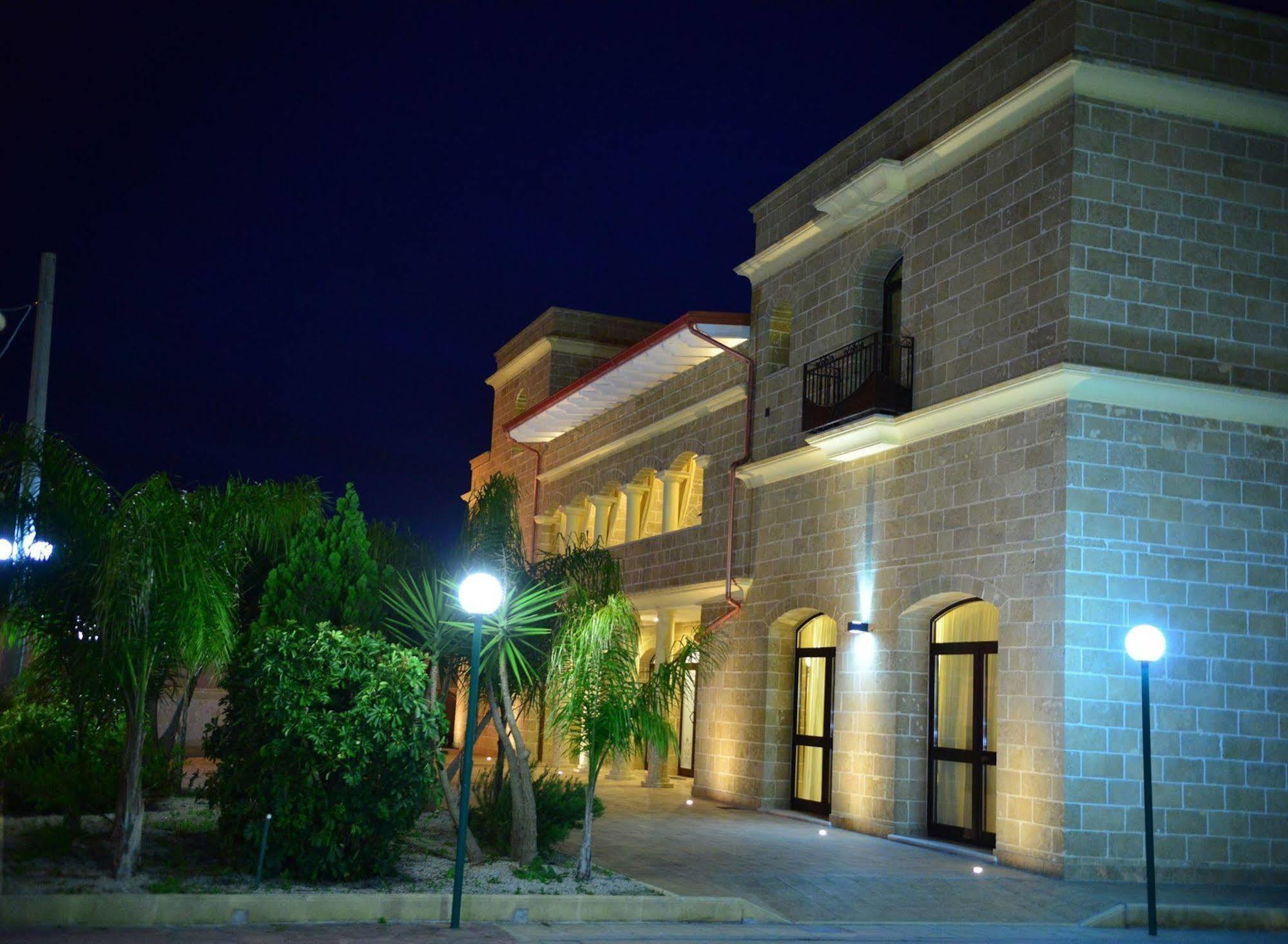 Hotel Villa Leuzzi Salice Salentino Exterior photo